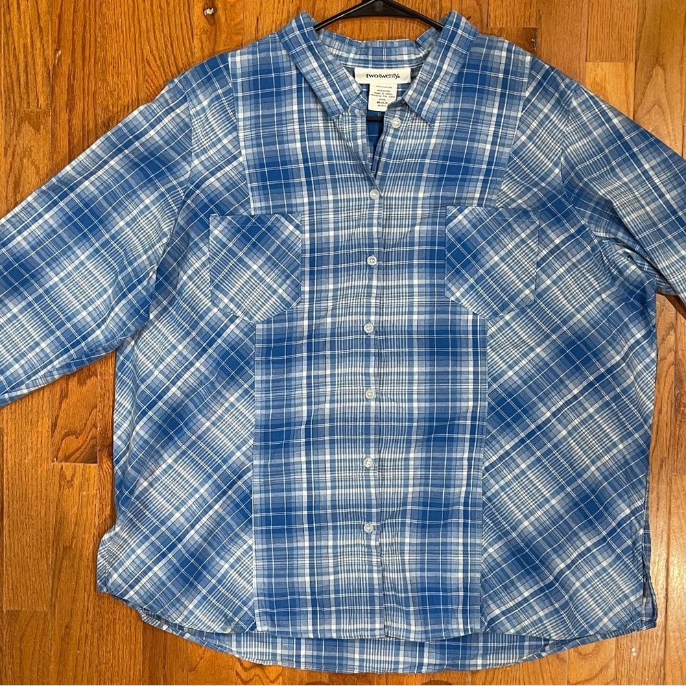 Two Twenty Women’s Plus Size 2XL Button Up Blue Plaid Shirt
